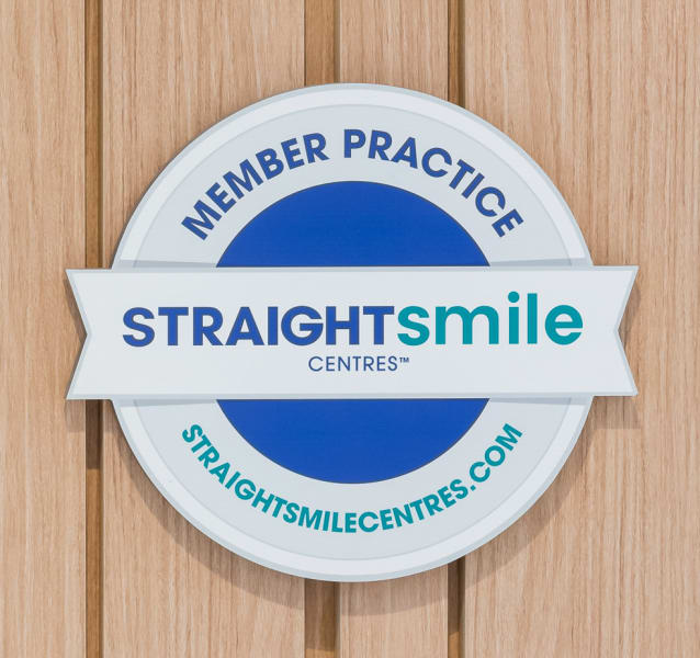 Willowbrook Dental Clinic Office with Straight Smile Centre Logo